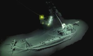 world's oldest intact shipwreck