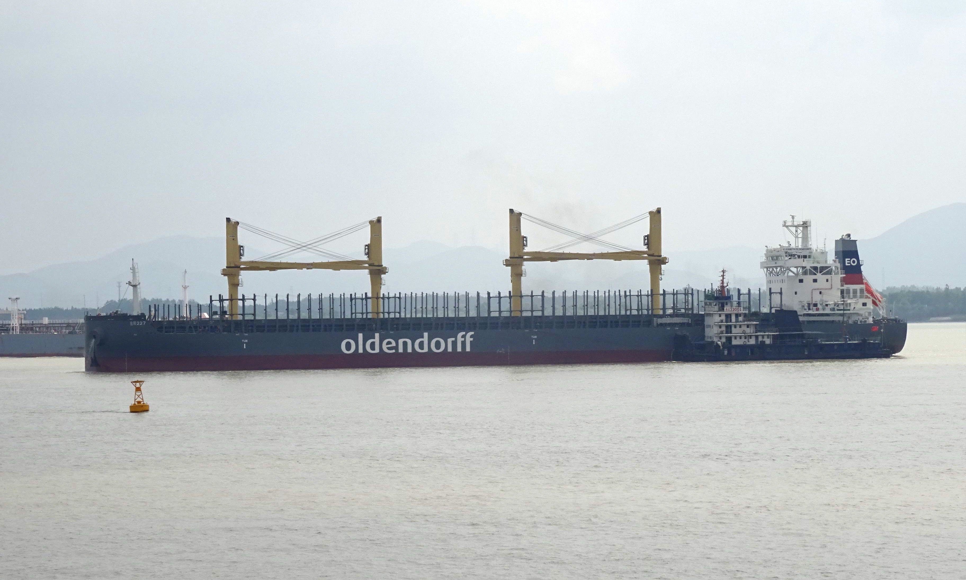 oldendorff ship hits bridge