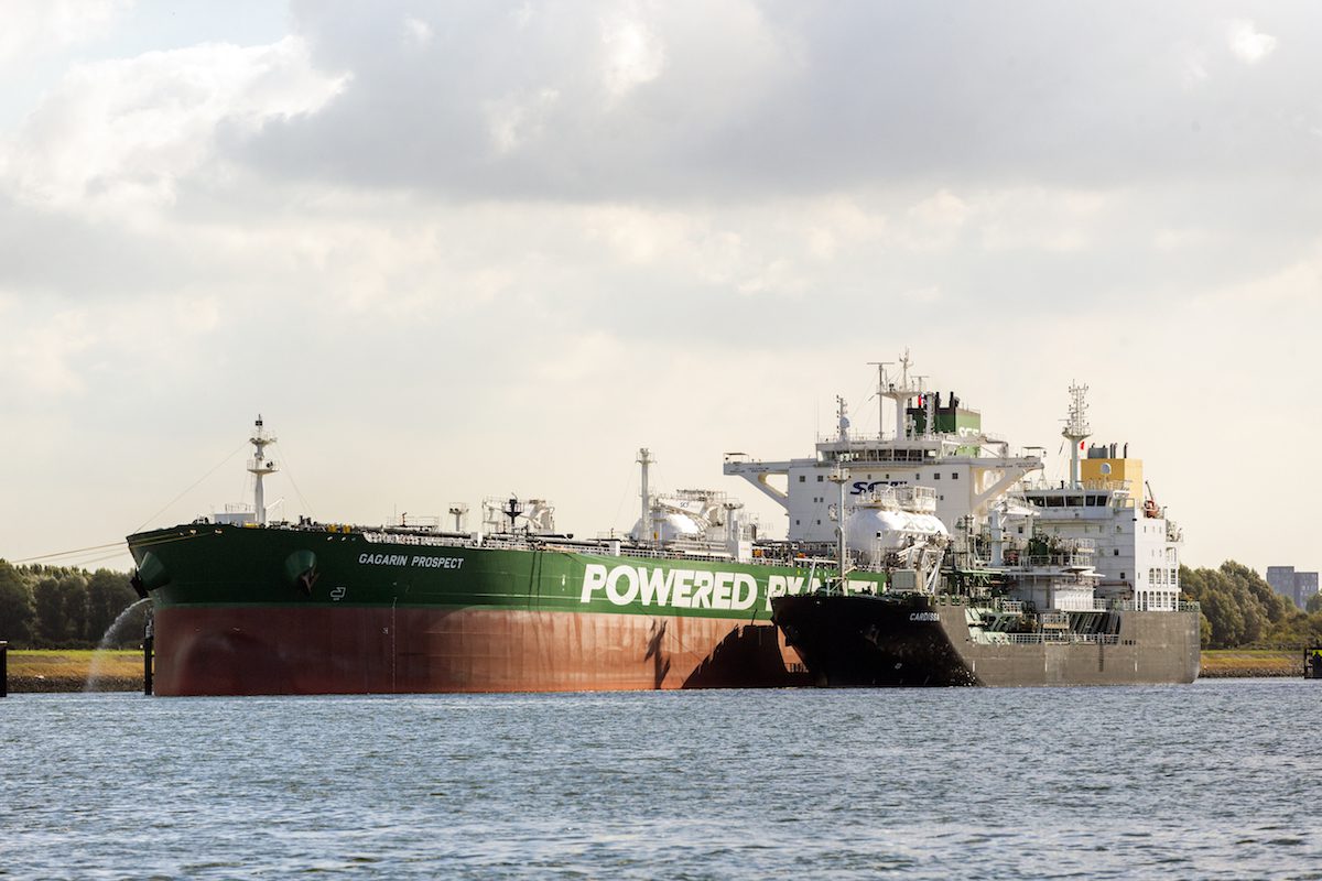Shell Claims First Ship-to-Ship LNG Bunkering in Rotterdam