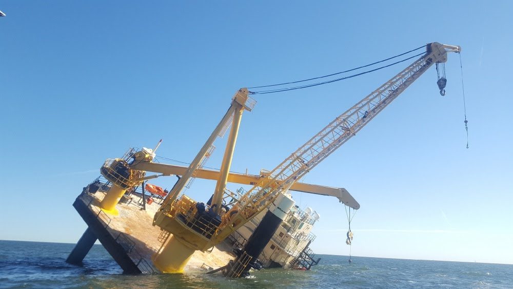 lift boat capsizes gulf of mexico