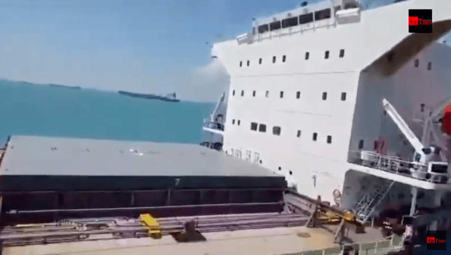 Incident Video: Malaysian Vessel, Greek Bulk Carrier Collide in Singapore Waters