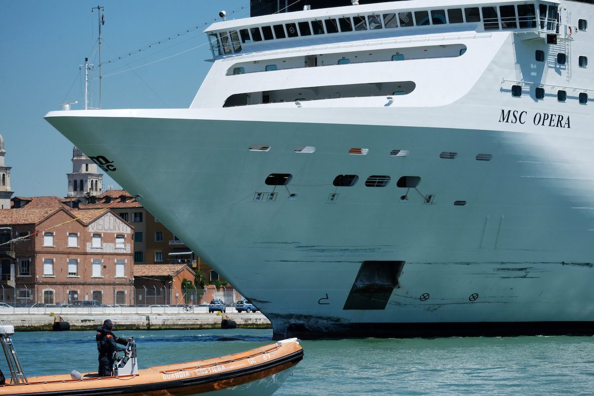 Incident Video: MSC Cruise Ship Crashes Into Pier in Venice