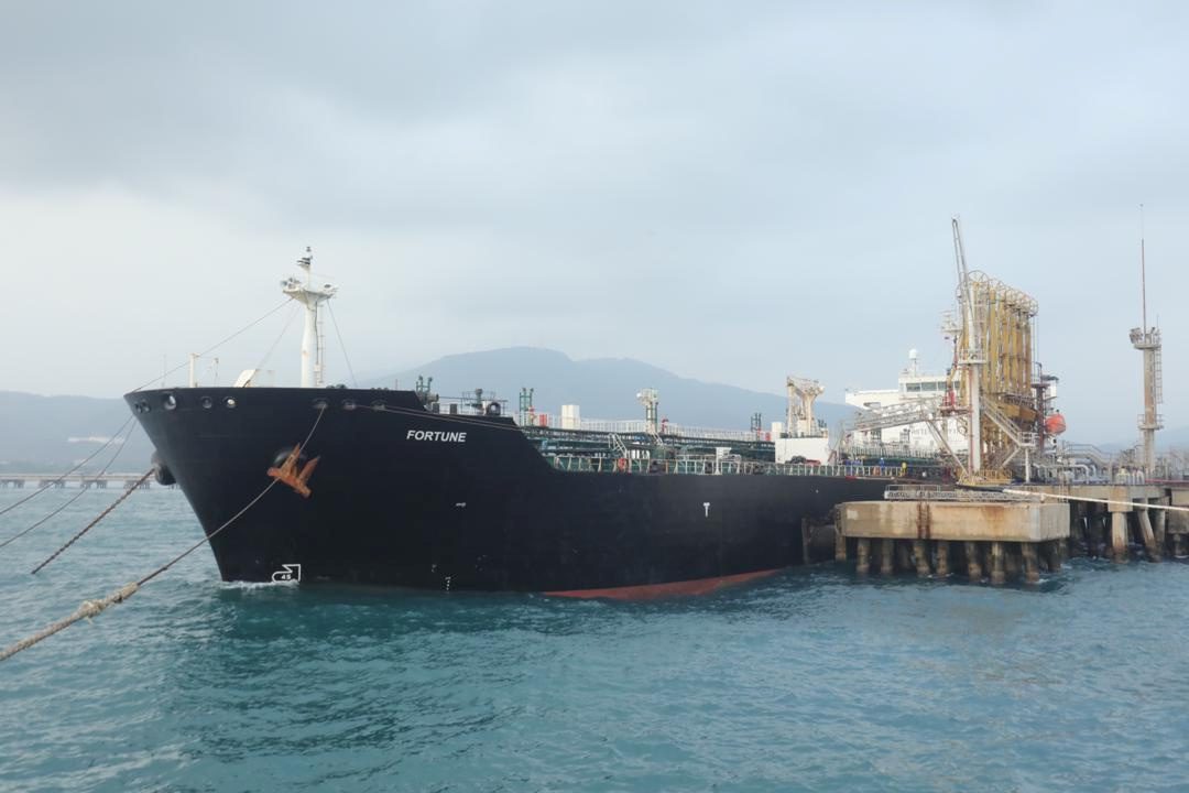 First of Five Iranian Tankers Docks in Venezuela