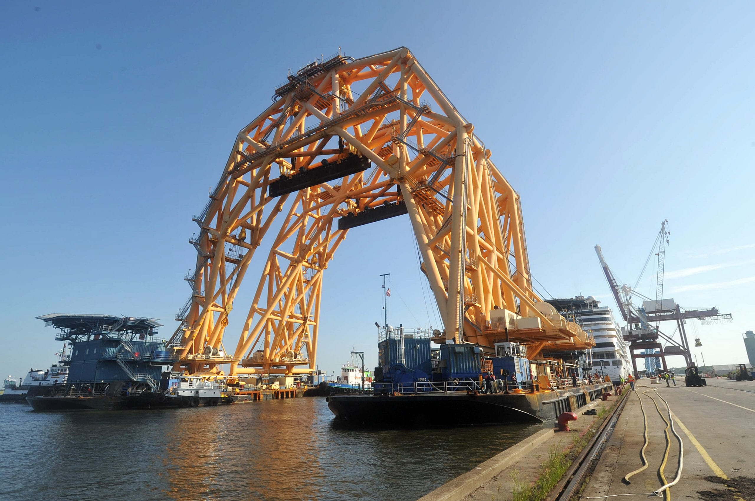 Crews Readying Heavy Lift Vessel VB-10000 for Golden Ray Salvage