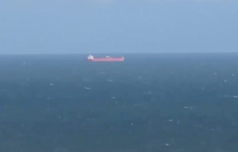 ΑΝΤΙΜΑΜΑΛΟ: UK Special Forces Gain Control of Nave Andromeda; Seven ...