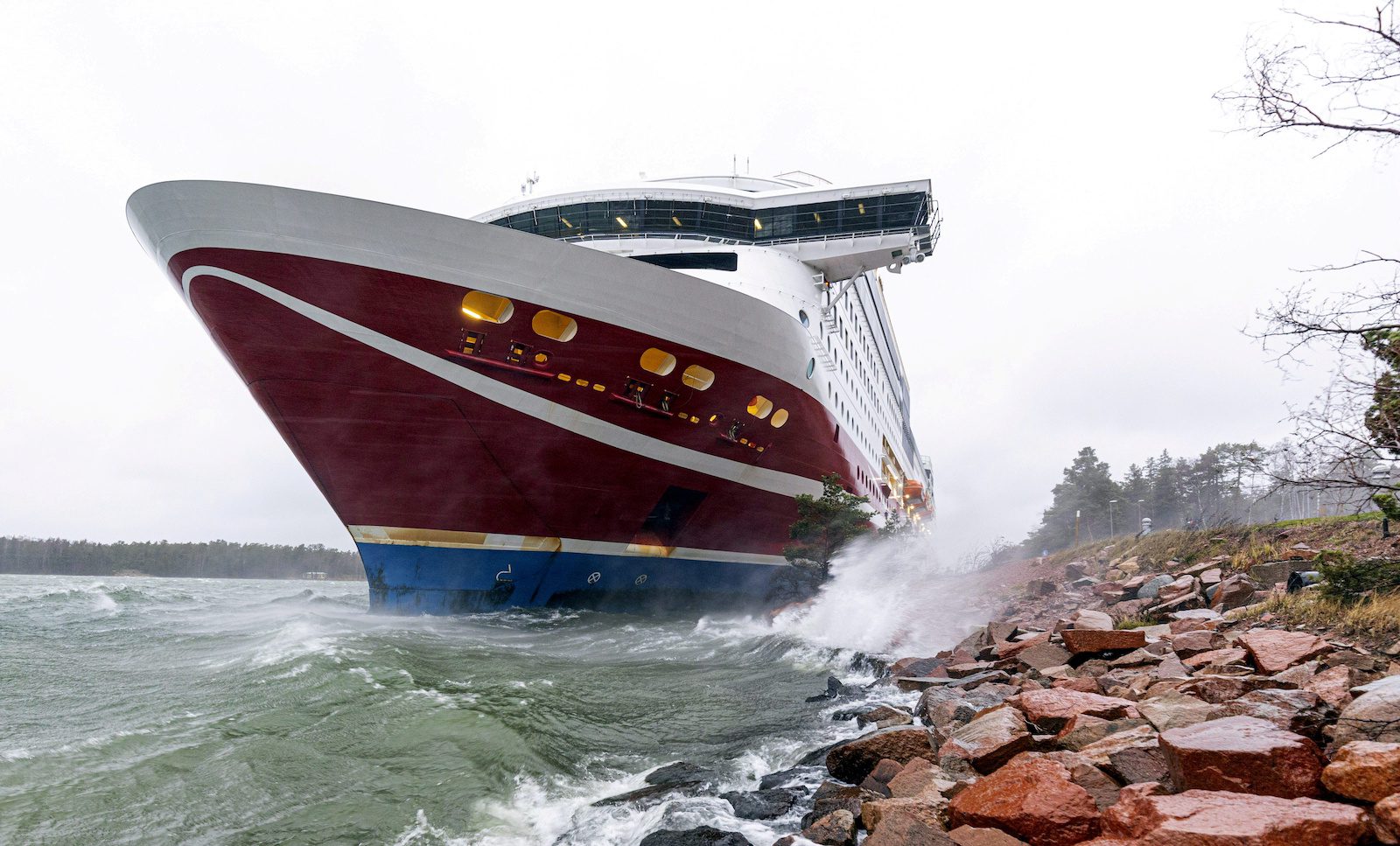 Update: Passenger Ferry Viking Grace Refloated in Aland Islands
