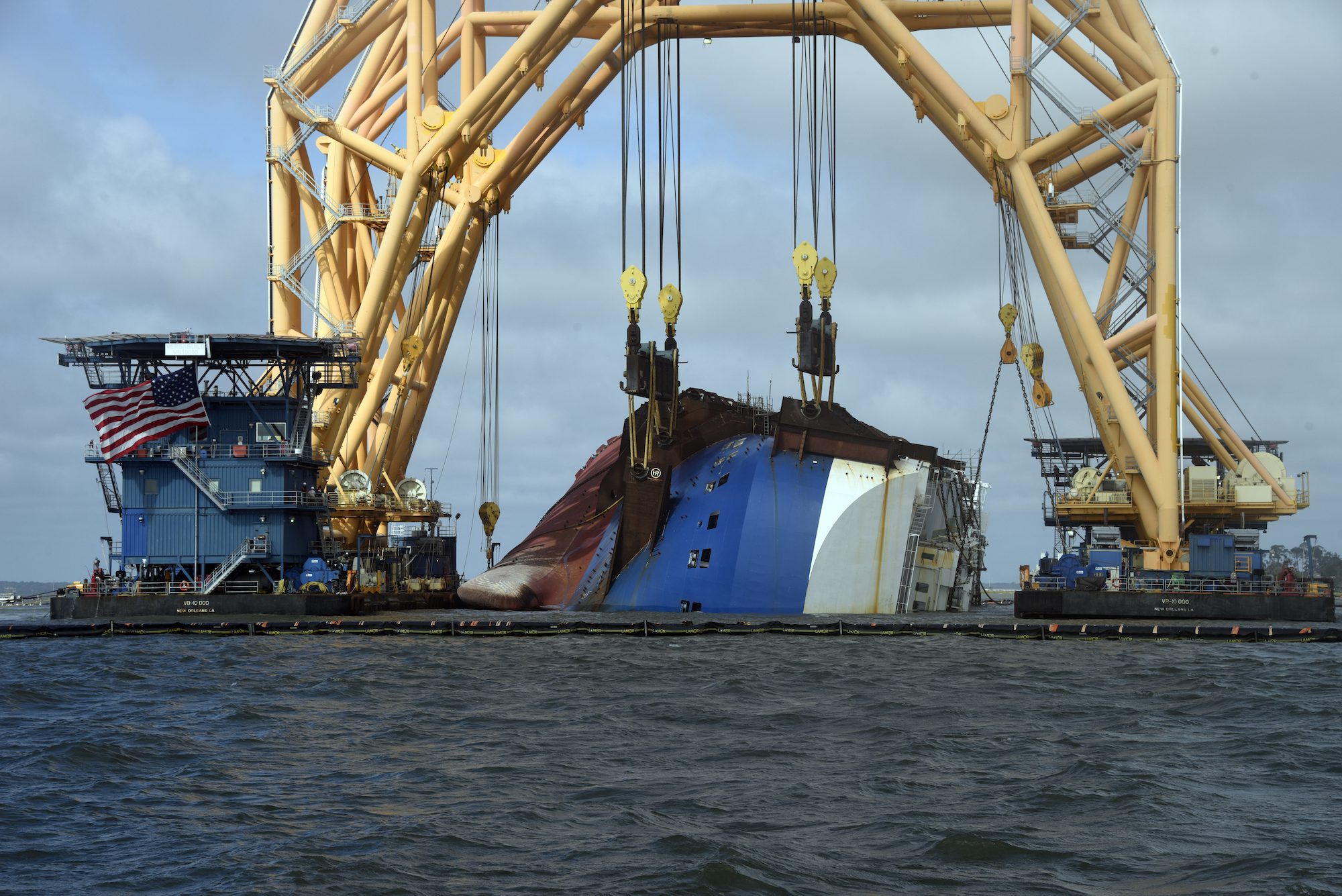 First Cut in Golden Ray Salvage Progresses Through Keel
