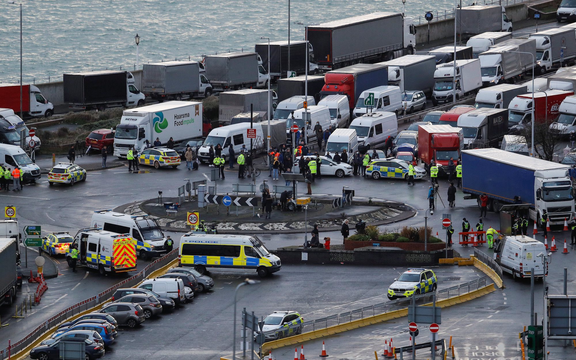Clogged U.K. Port Reopens in Chaos as Truckers Await Covid Tests