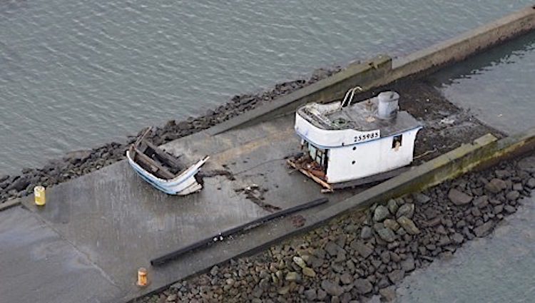 Three Rescued After Crab Fishing Boat Wrecks on Jetty in Northern California