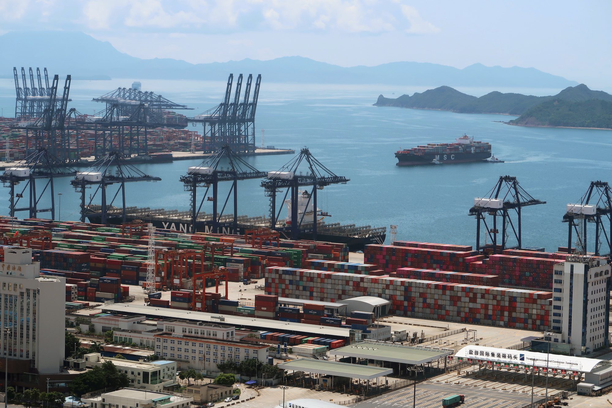 Cargo ship Guangdong Port