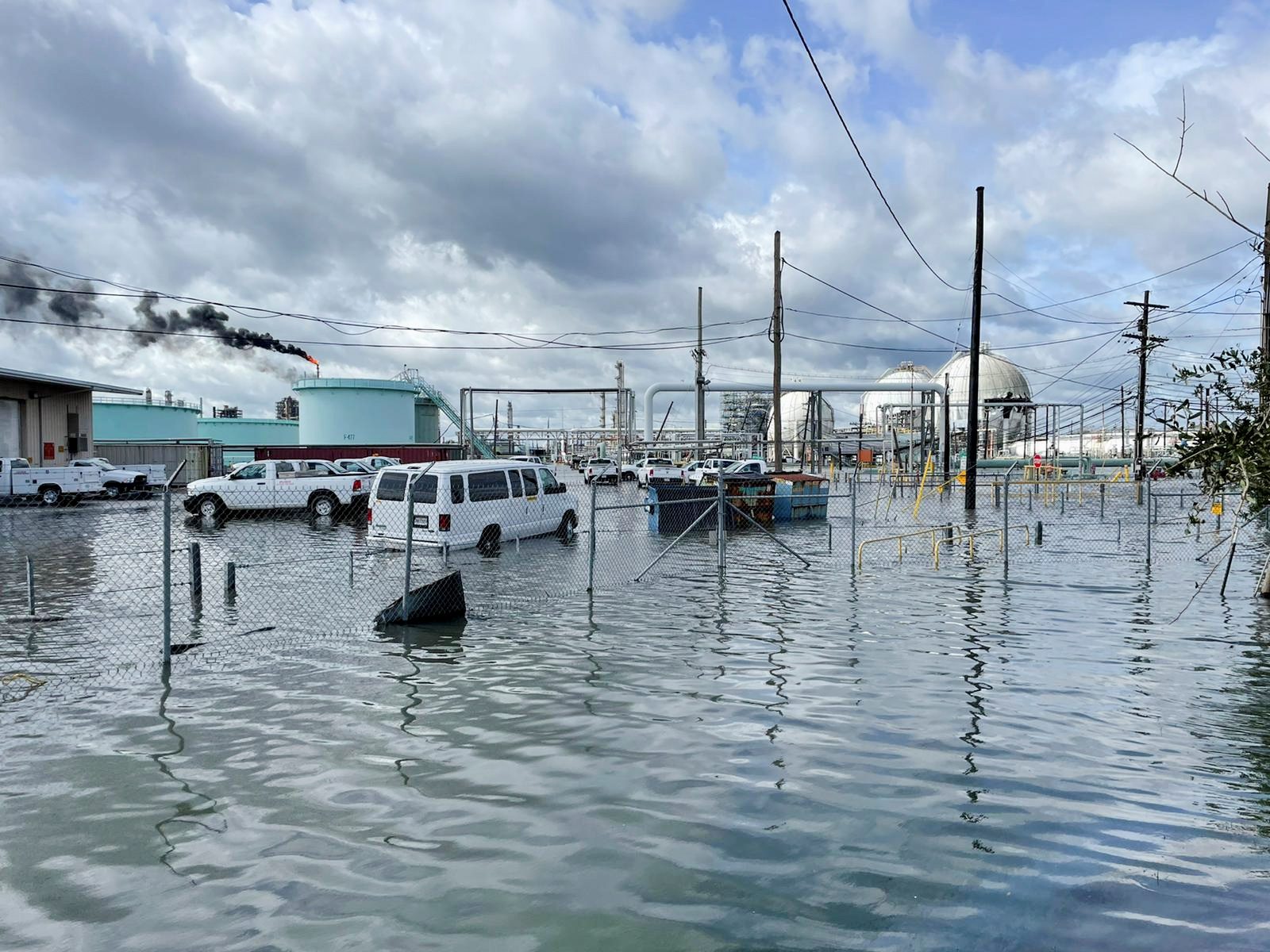 Floods, Outages Stall Energy Firms’ Restart Efforts After Ida
