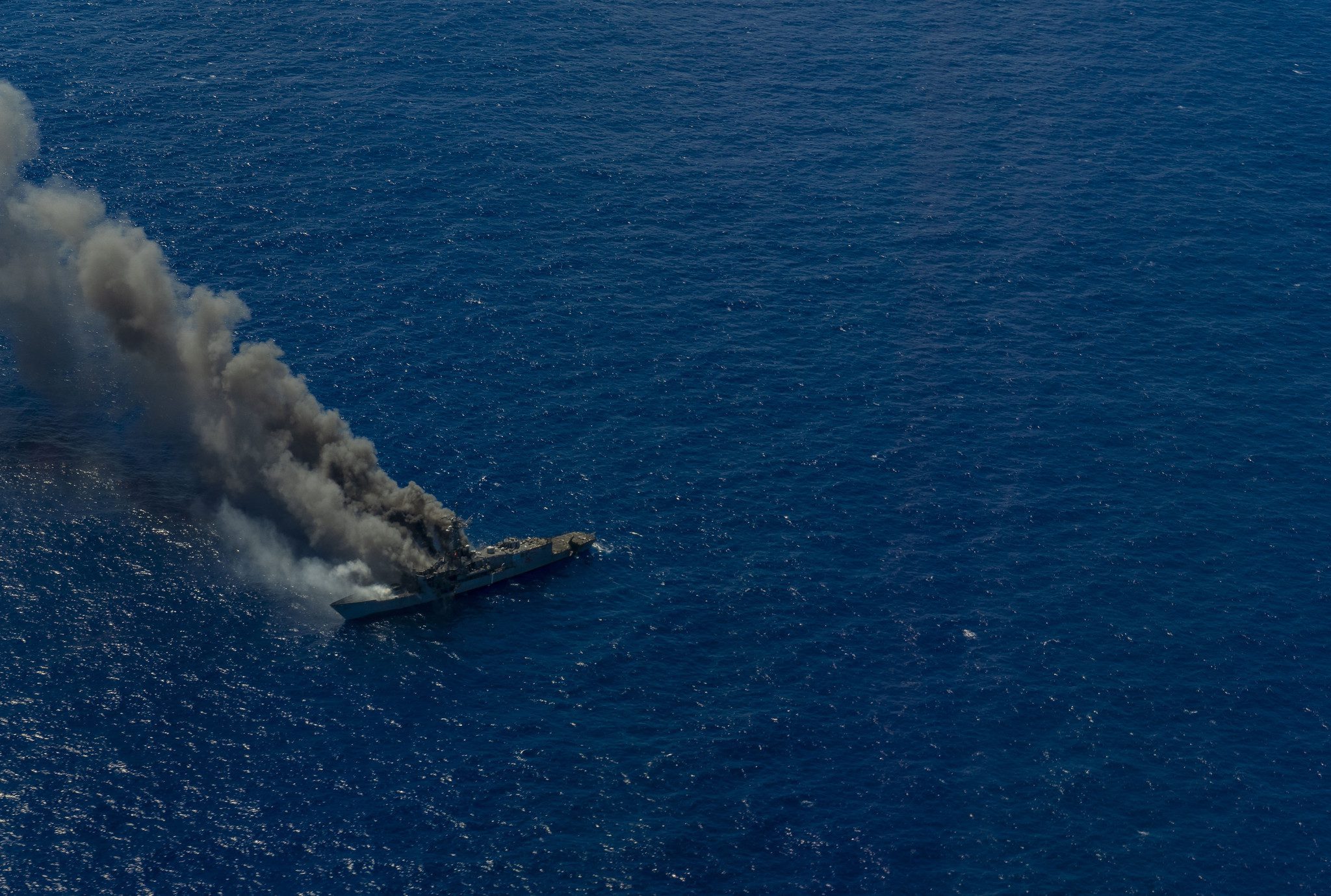 Navy Sinks Ex-USS Ingraham During Live-Fire Exercise Off Hawaii