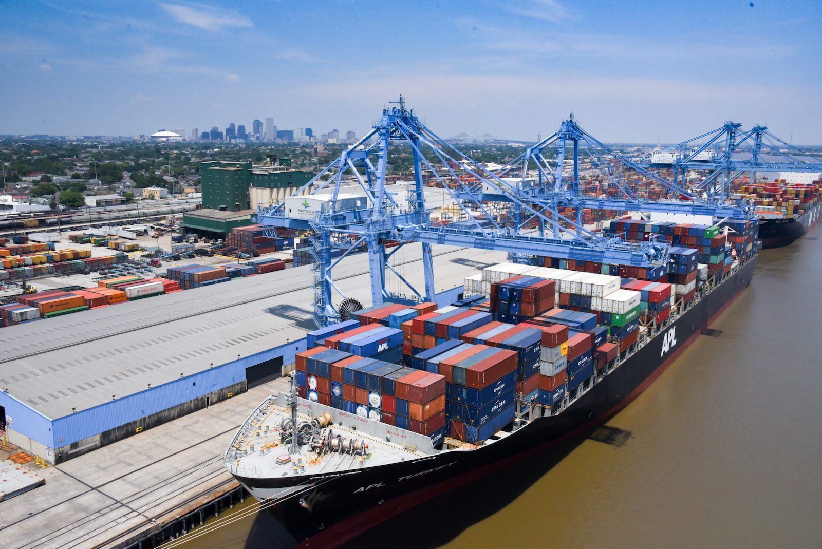 Port of New Orleans Inks MOU to Explore LNG Bunkering