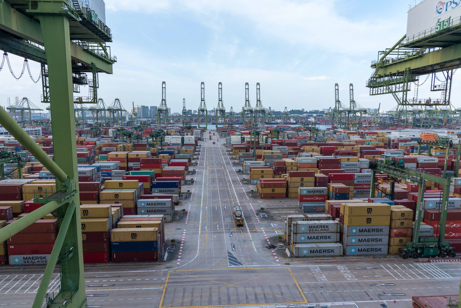Ships Queues Worsen Port Delays From Singapore to Piraeus