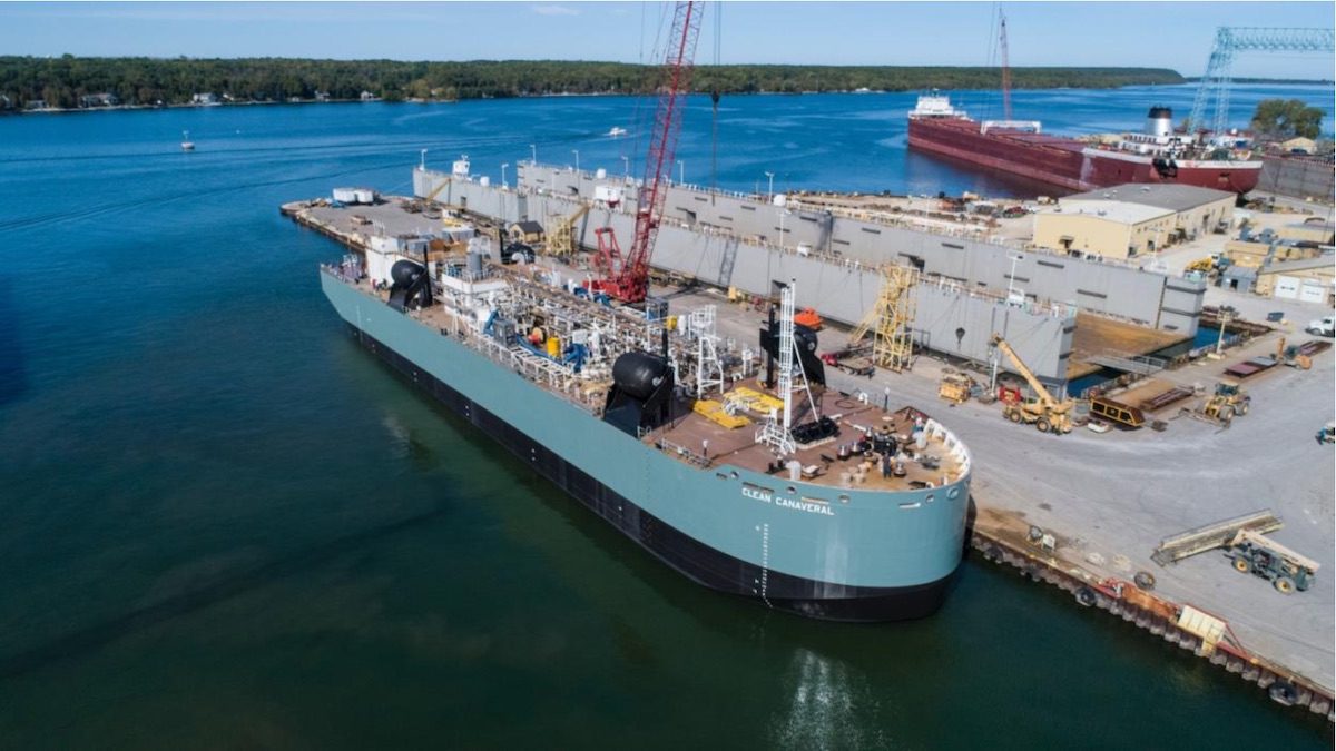 Fincantieri Bay Shipbuilding Delivers Largest LNG Bunkering Barge in North America