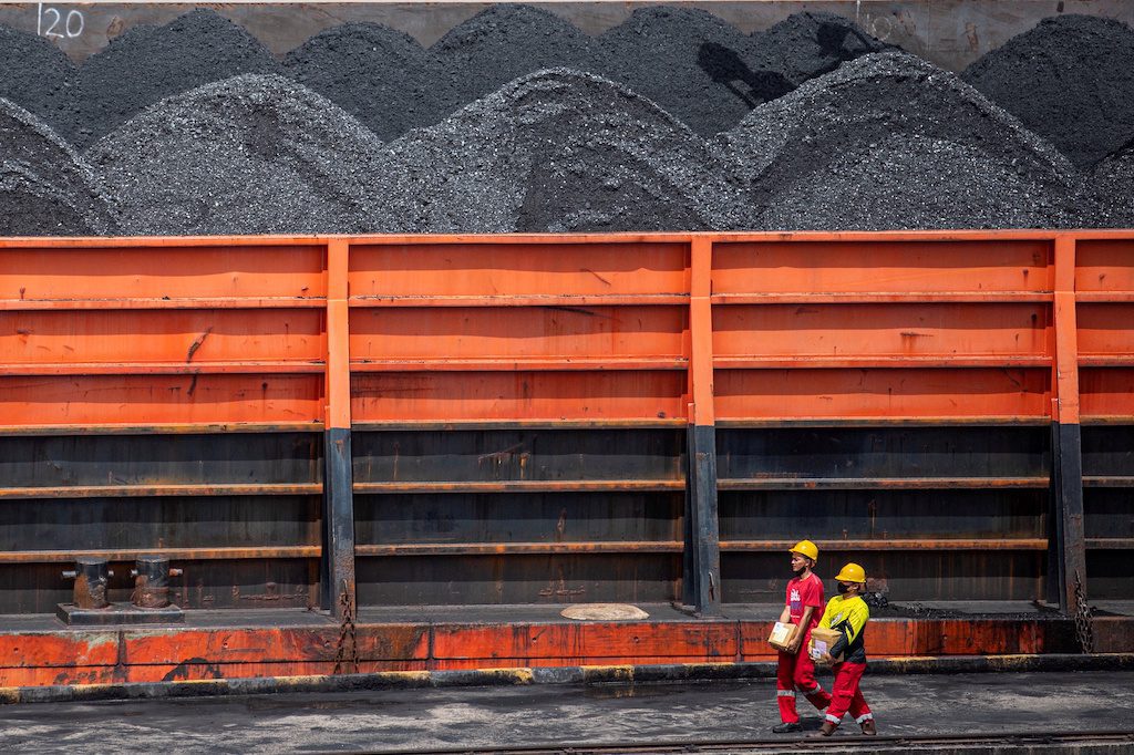 Indonesia Holds Talks On Coal Export Ban