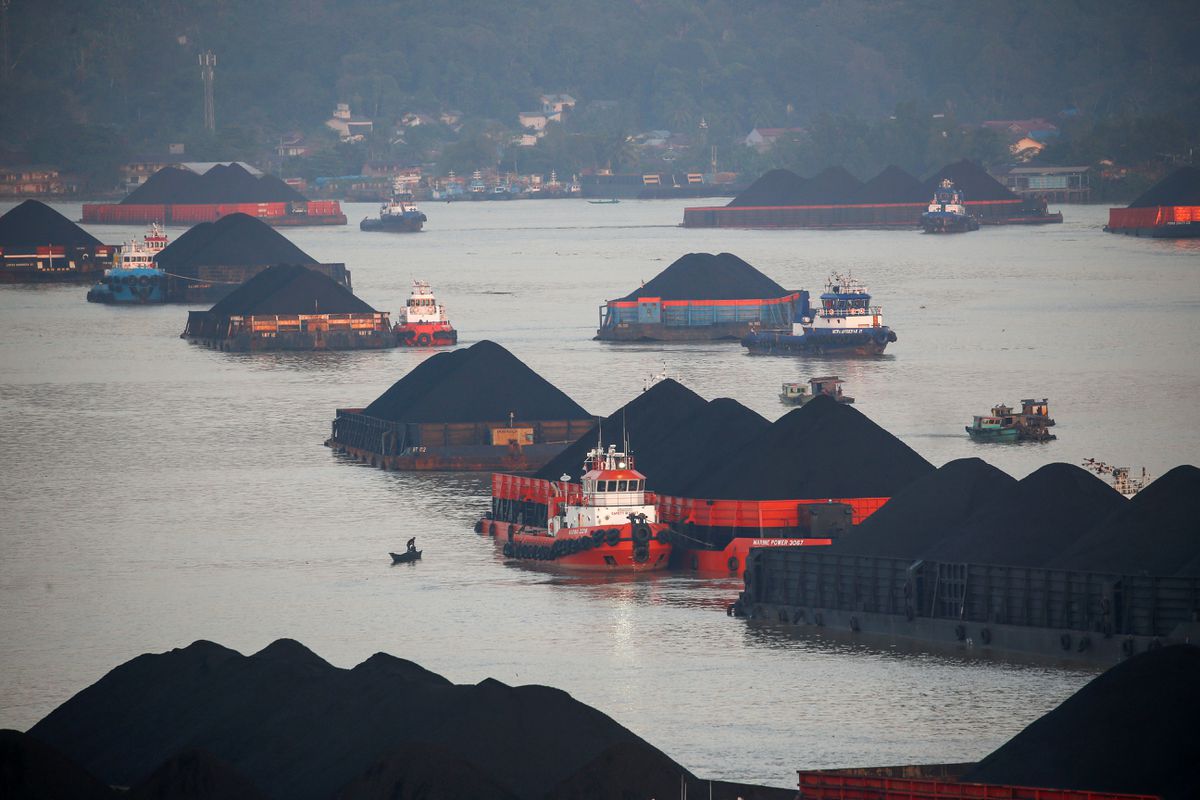 Indonesia Allows 37 Ships to Leave as Coal Export Ban Eased