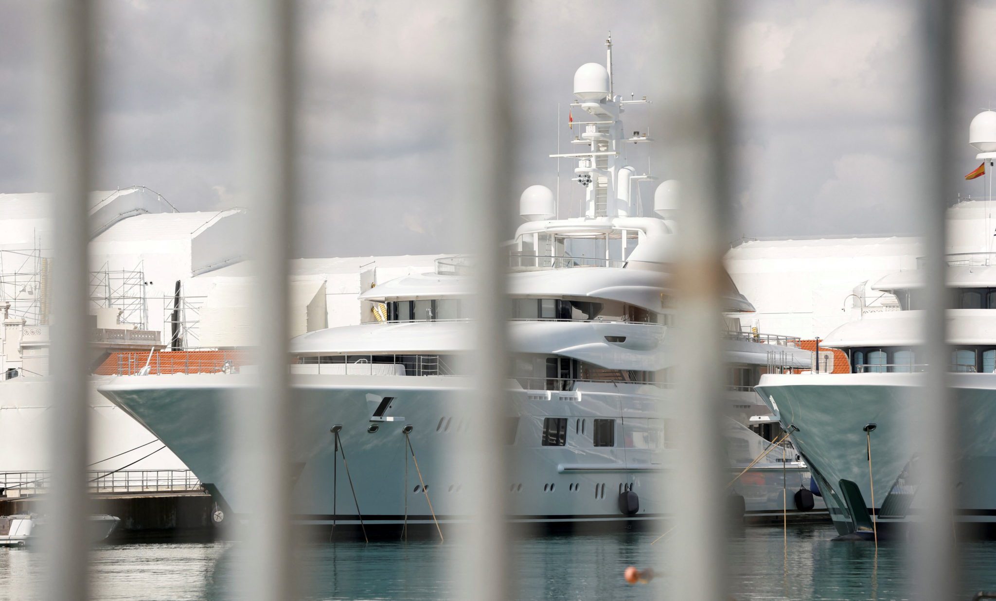 russian yacht seized barcelona