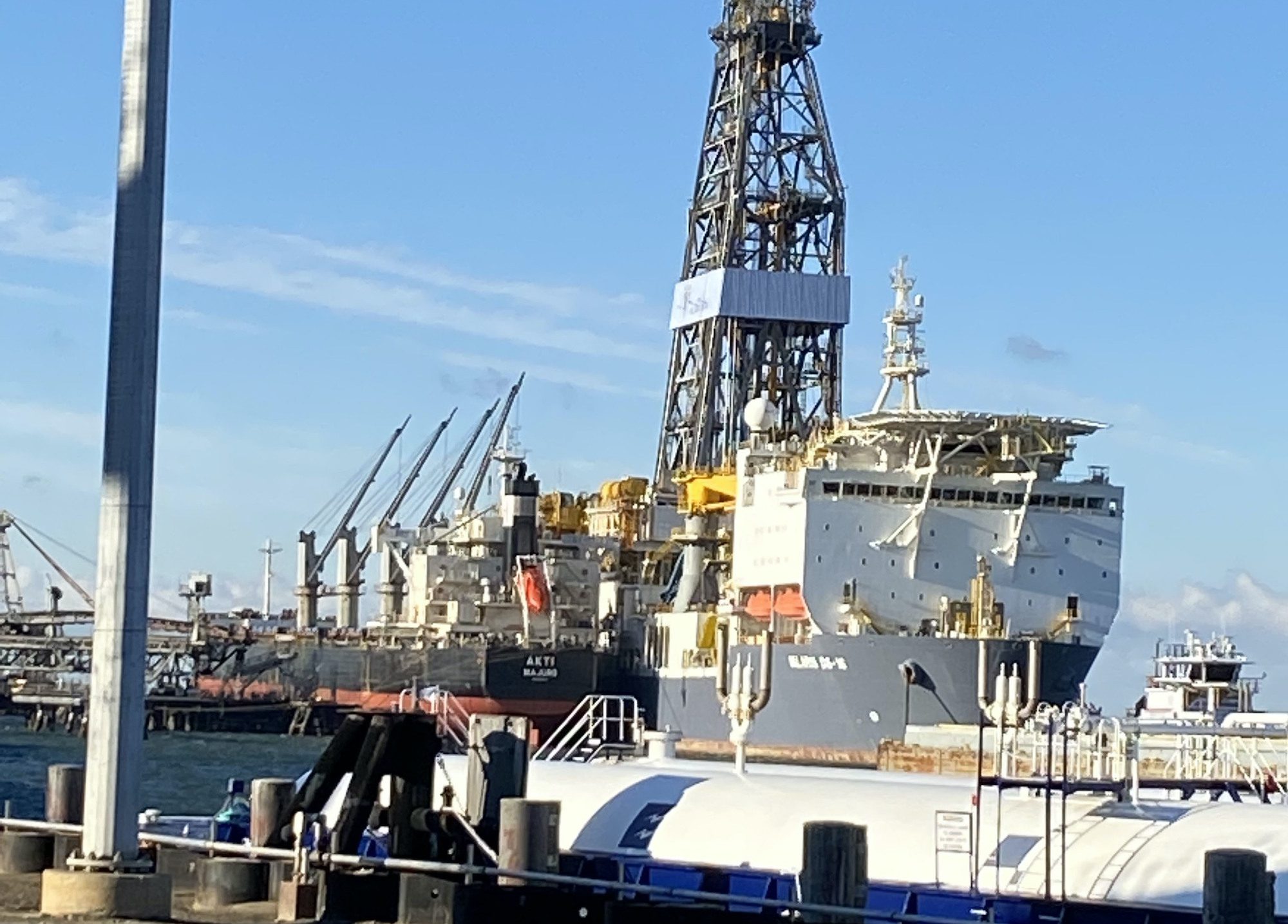 Drillship Breaks Moorings and Collides with Bulk Carrier in Pascagoula