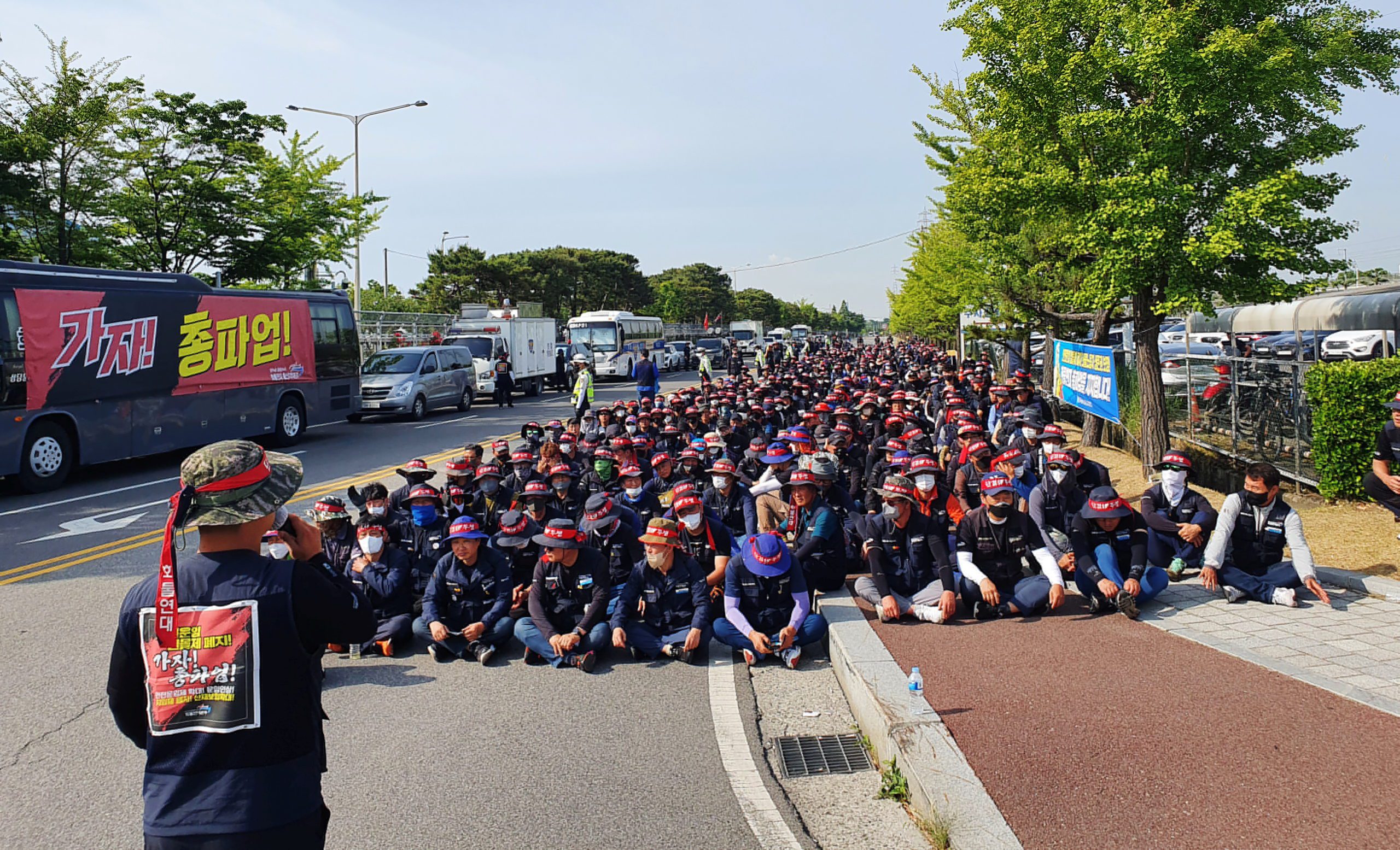 Korean Trucker Strike Cripples Port Of Busan
