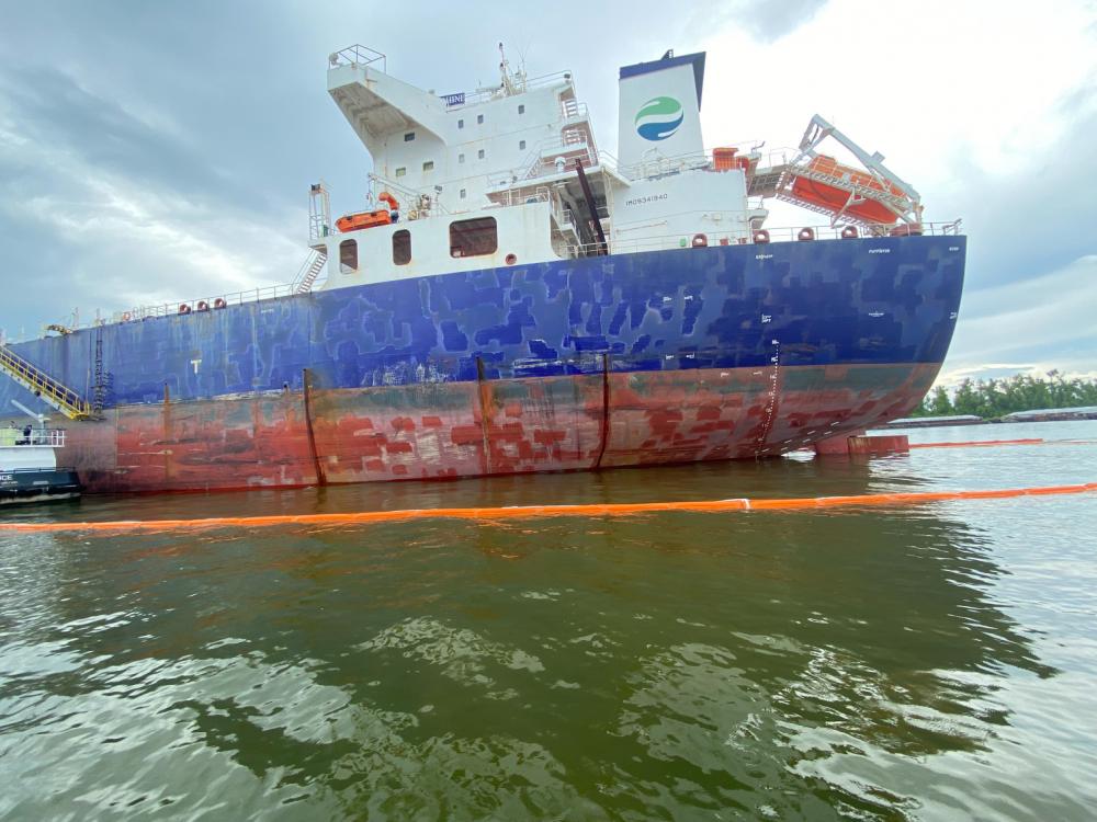 Coast Guard Responds To Oil Discharge From Tanker on Mississippi