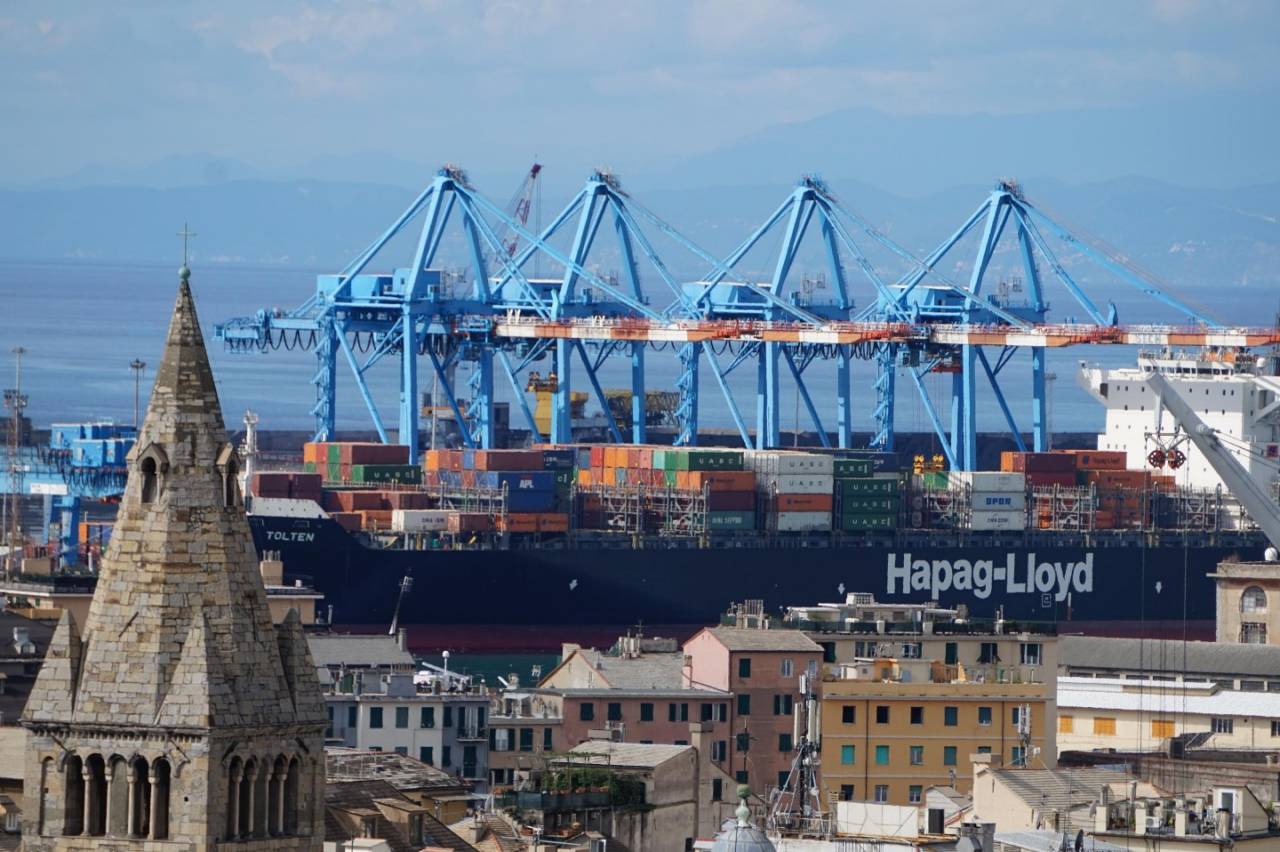 Hapag-Lloyd Expands Terminal Portfolio with Spinelli Group Stake
