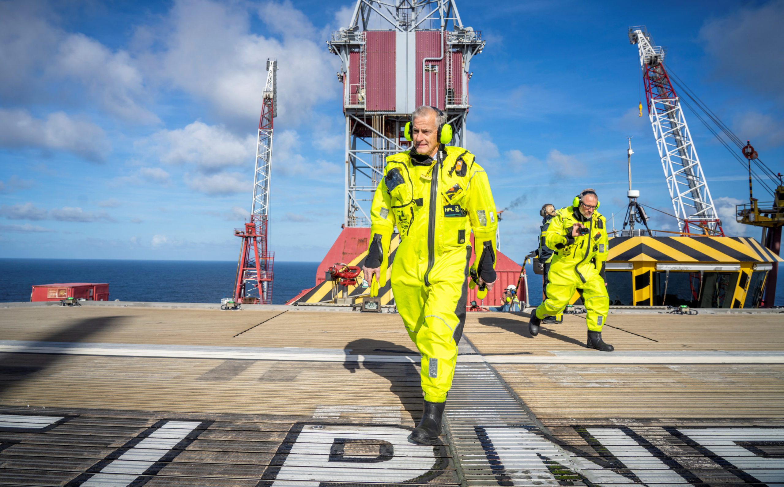Prime Minister Jonas Gahr visits offshore oil platform