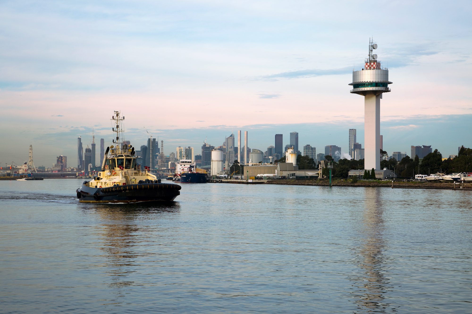 Svitzer Planning Lockout of Australian Harbor Tug Crews in Dispute with Unions