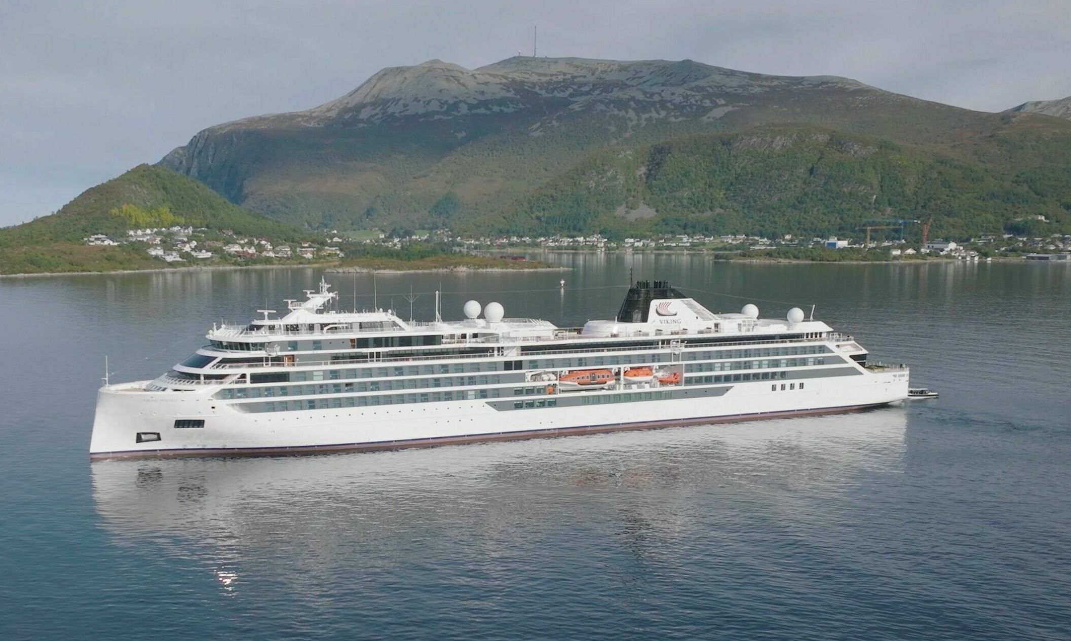 Rogue Wave Kills Passenger on Viking’s Newest Polar Expedition Cruise Ship