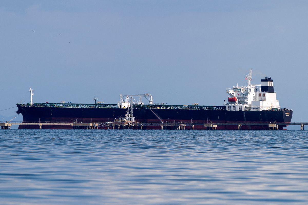 Oil tanker Kerala, chartered by Chevron, is loaded in the Bajo Grande oil terminal at Maracaibo Lake, in the municipality of San Francisco, Venezuela, January 5, 2023. REUTERS/Isaac Urrutia/File Photo