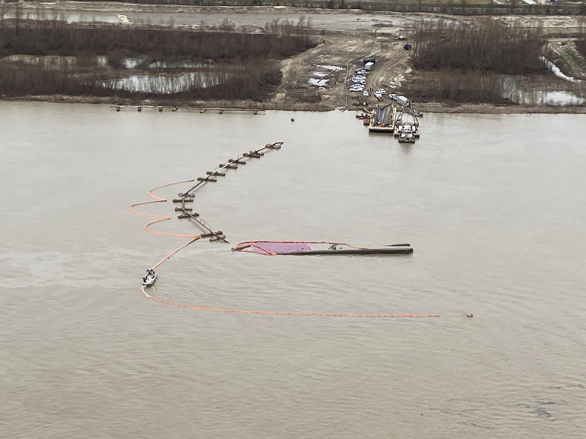 Dredging Vessel Capsizes and Spills Oil on Lower Mississippi River