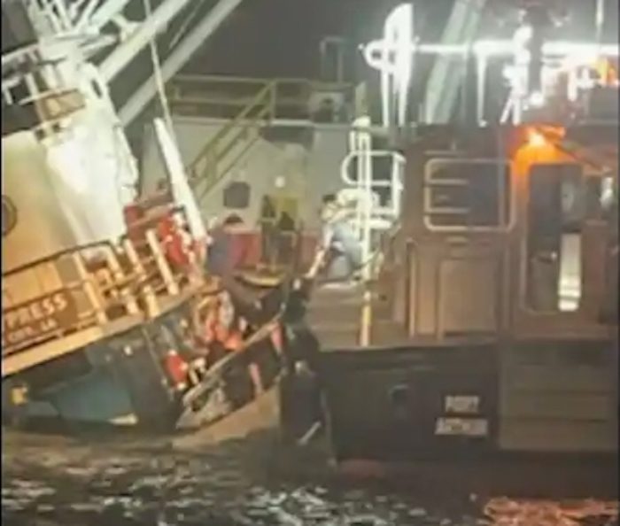 Tugboat Crew Uses Torch to Free Trapped Crewmen in Dramatic Rescue off Texas Coast