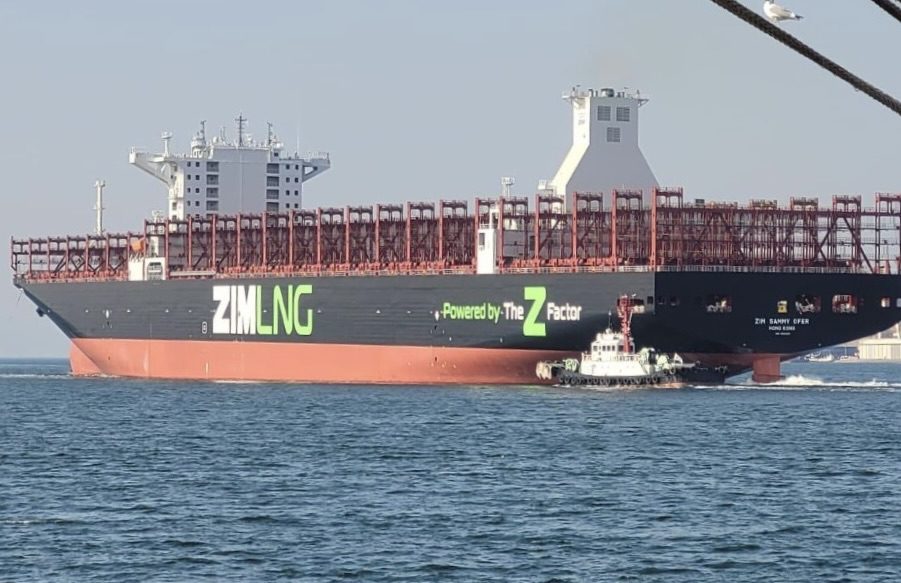 ZIM’s First LNG-Powered Containership Sets Sail on Maiden Voyage