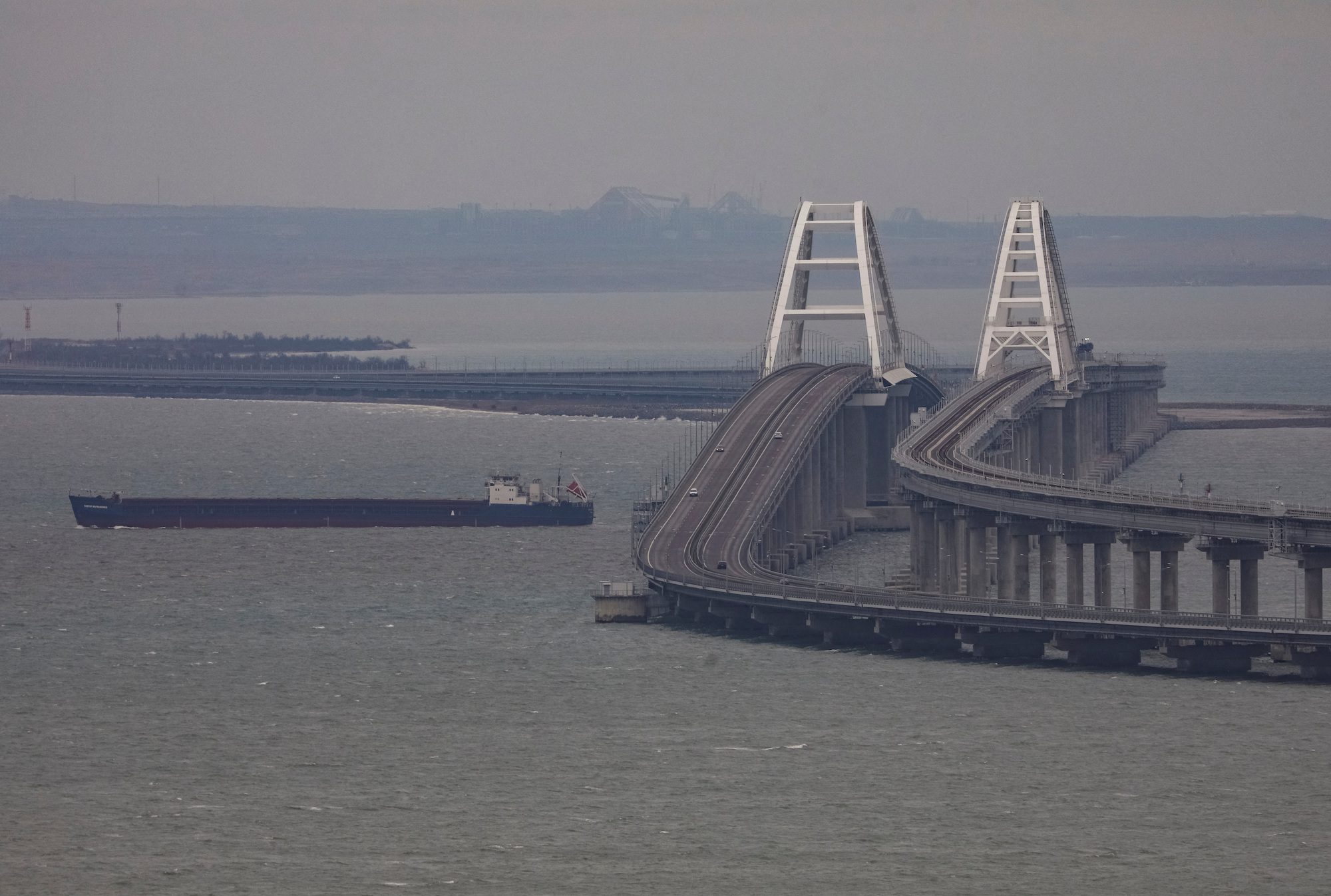 Gas Tankers Cross Crimea Bridge After 4-Month Wait