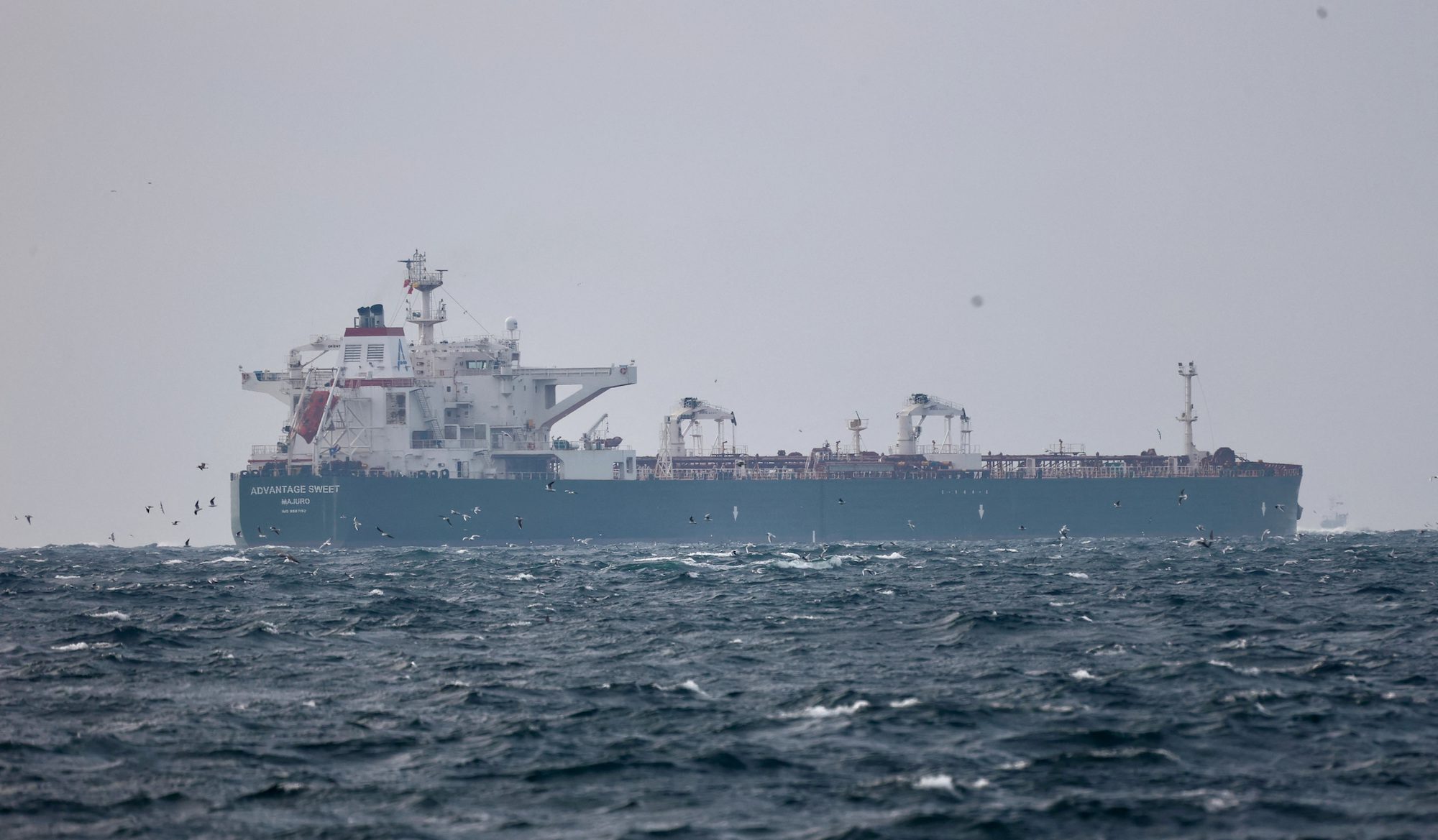 Marshall Islands-flagged oil tanker Advantage Sweet, which, according to Refinitiv ship tracking data, is a Suezmax crude tanker which had been chartered by oil major Chevron and had last docked in Kuwait, sails at Marmara sea near Istanbul, Turkey January 10, 2023. REUTERS/Yoruk Isik