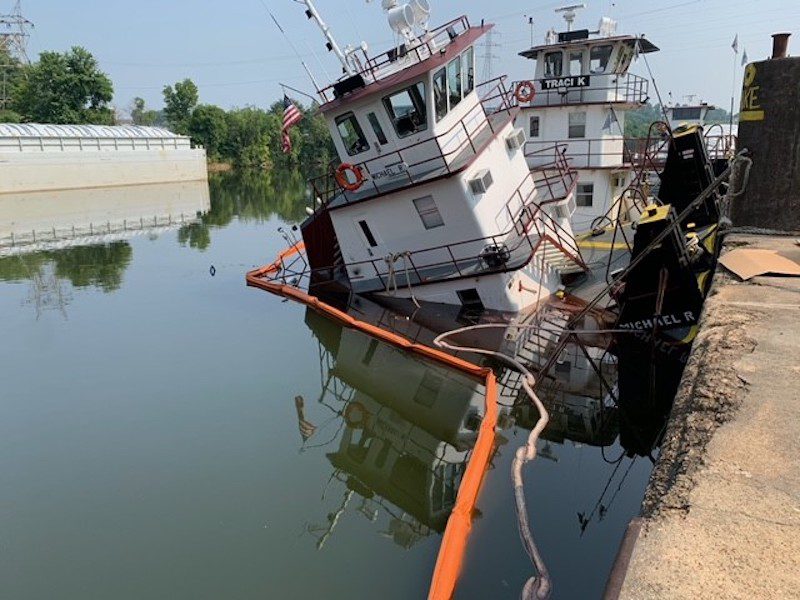 Sunken Tug Spills Diesel in Tennessee River
