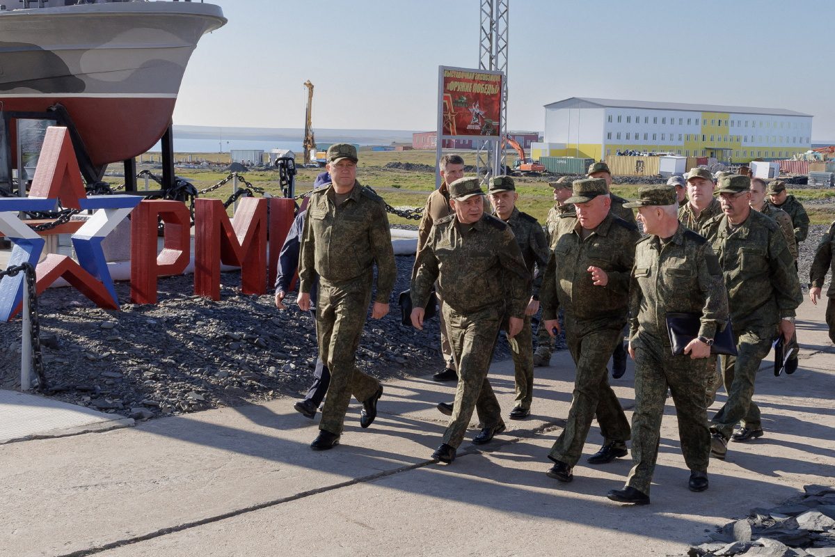 Russia's Defence Minister Sergei Shoigu visits remote Arctic garrisons of the Northern Fleet. Image by Russian Defence Ministry