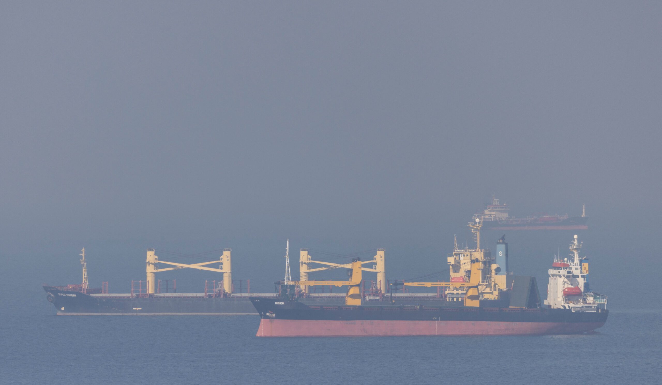 Cargo ship carrying Ukrainian grain in the Black Sea off Kilyos near Istanbul, Turkey November 2, 2022. Photo REUTERS/Umit Bektas