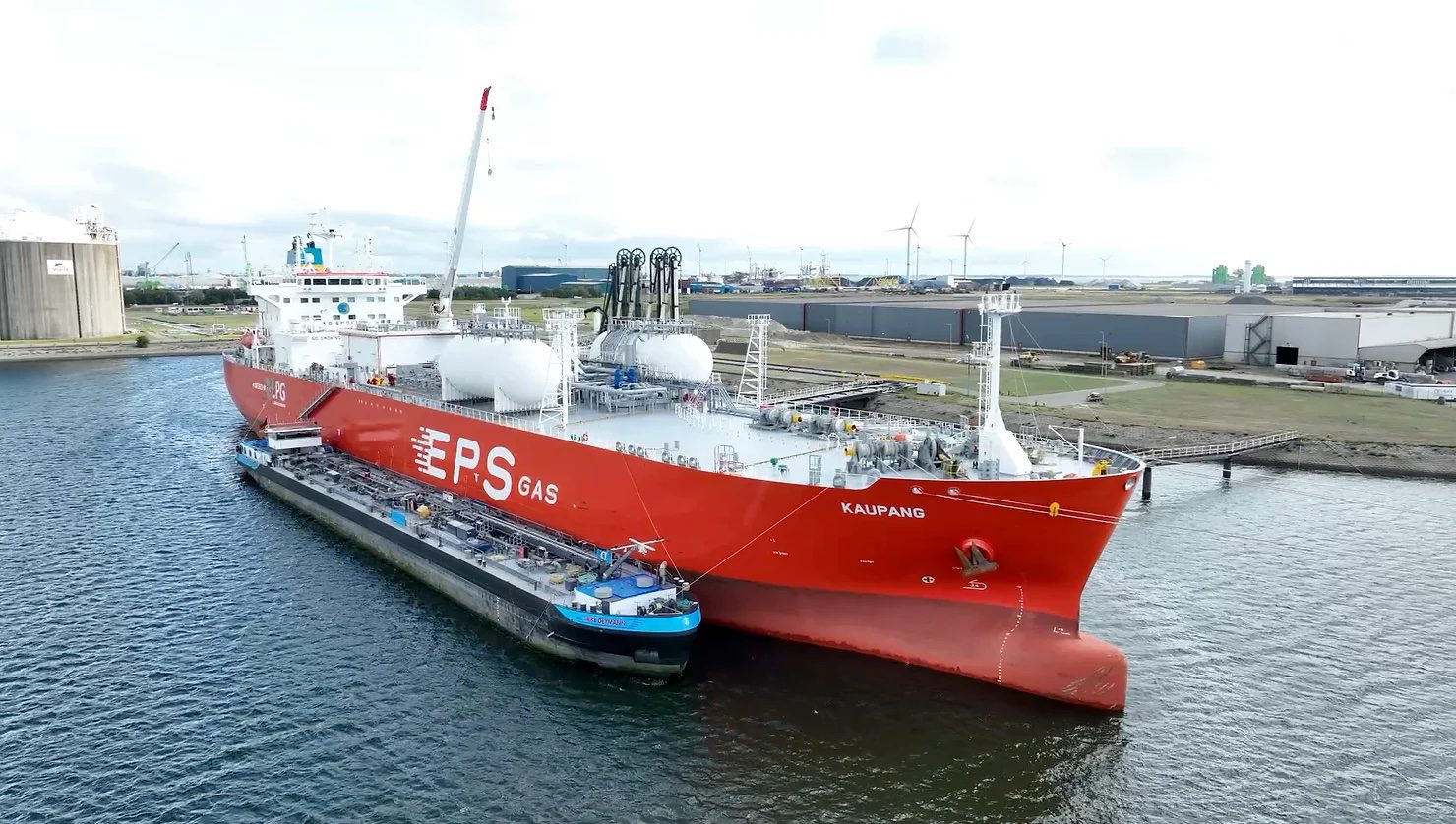 Gas carrier Kuapang taking on biofuel bunkers in the Port of Vlissingen