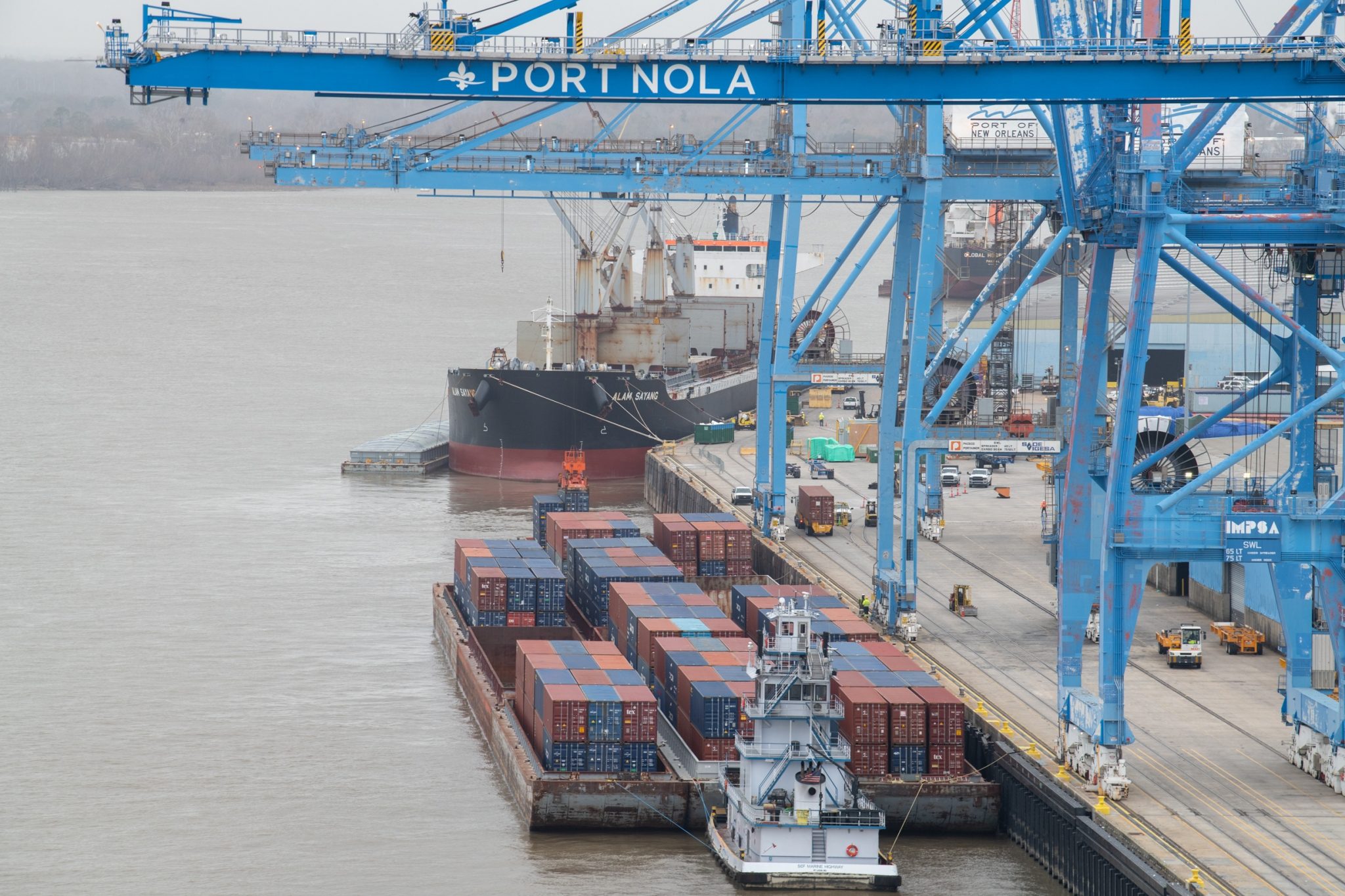 Container-on-barge service in Port NOLA