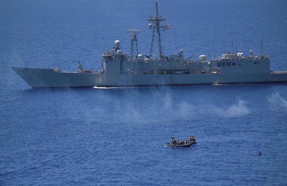 EUNAVFOR forces apprehend suspected Somali pirates in the Gulf of Aden
