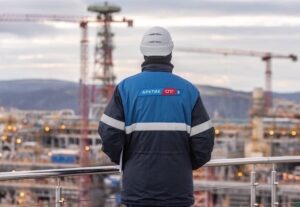 Arctic LNG 2 employee overlooking the Belokamenka construction yard. (Source: Novatek)