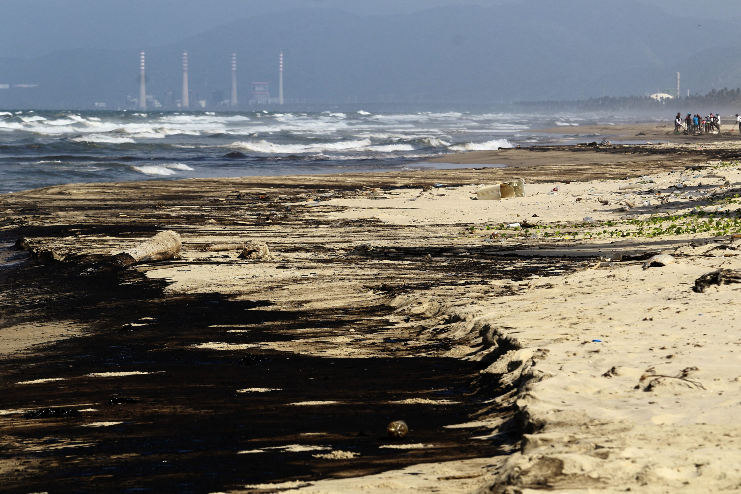 Oil spill on Venezuelan beach, in Boca de Aroa REUTERS/Juan Carlos Hernandez