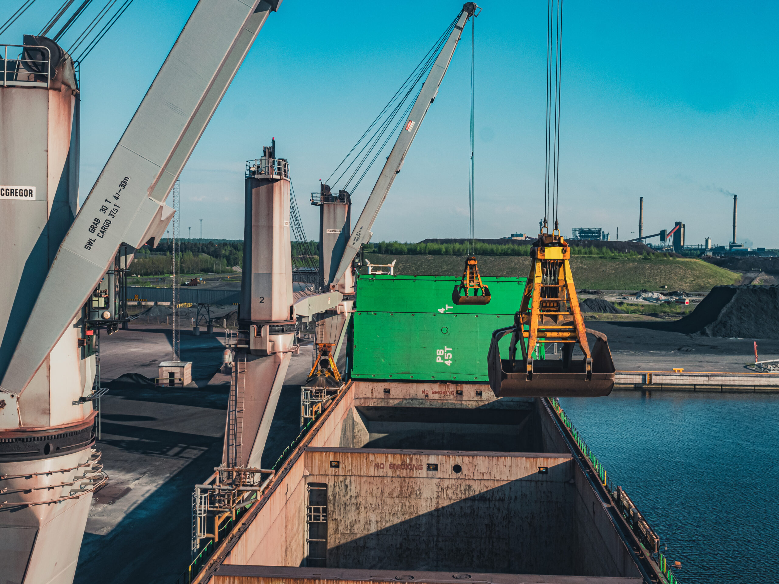 MacGregor Highly Automated Crane System Proves Optimal For ESL Shipping