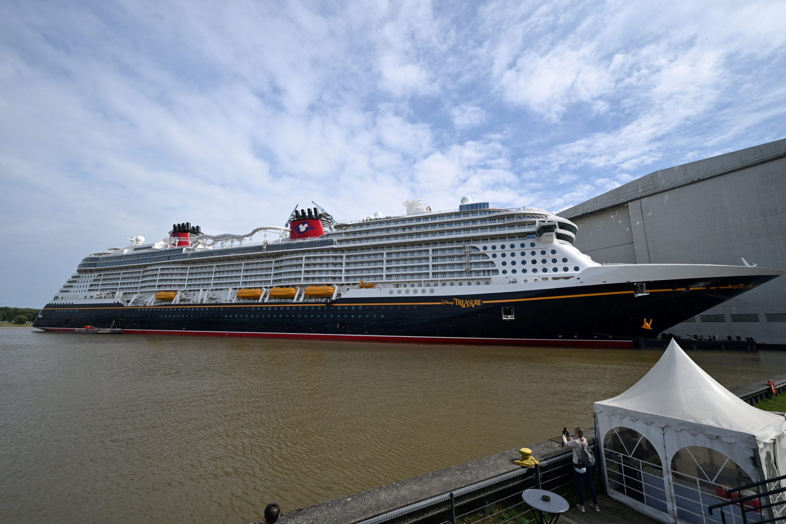 German Chancellor Olaf Scholz visits the luxury shipbuilder Meyer Werft in Papenburg.REUTERS/Carmen Jaspersen