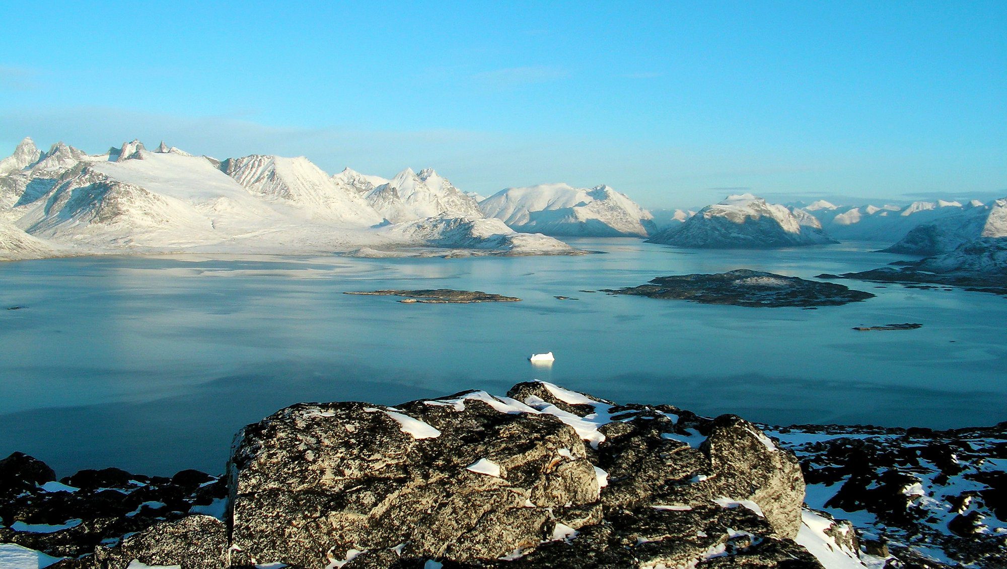 Greenland Election Tests Independence Ambitions as US Interest Looms