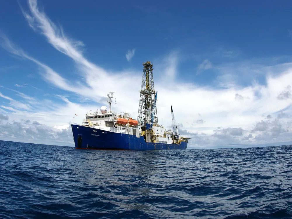 Photo fo the drillship JoidesResolution conducting marine research in the pacific ocean