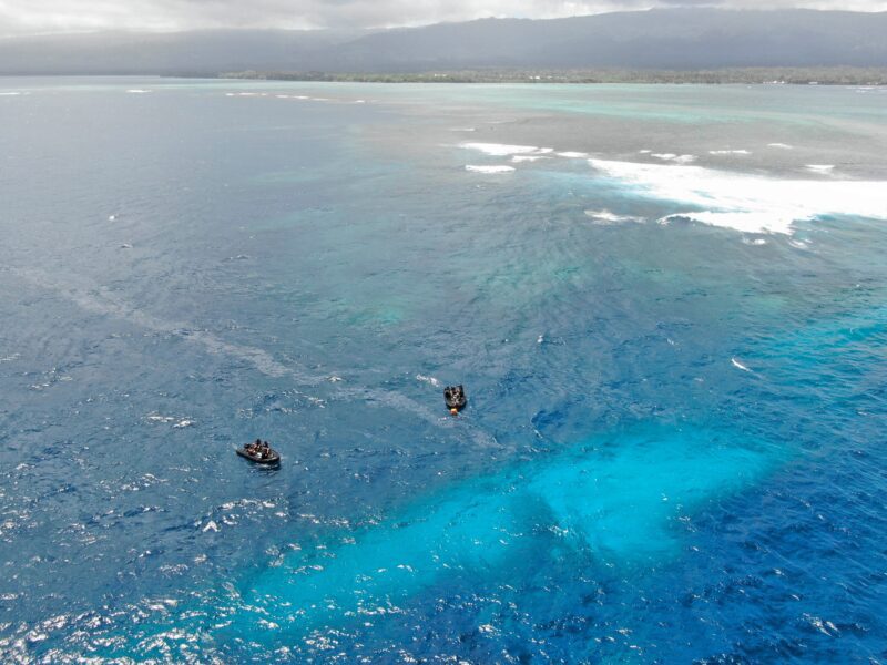 Royal Navy New Zealand divers on the scene above HMNZS Manawanui, off the Southern coast of Upulo, Samoa. Photo released October 11, 2024.