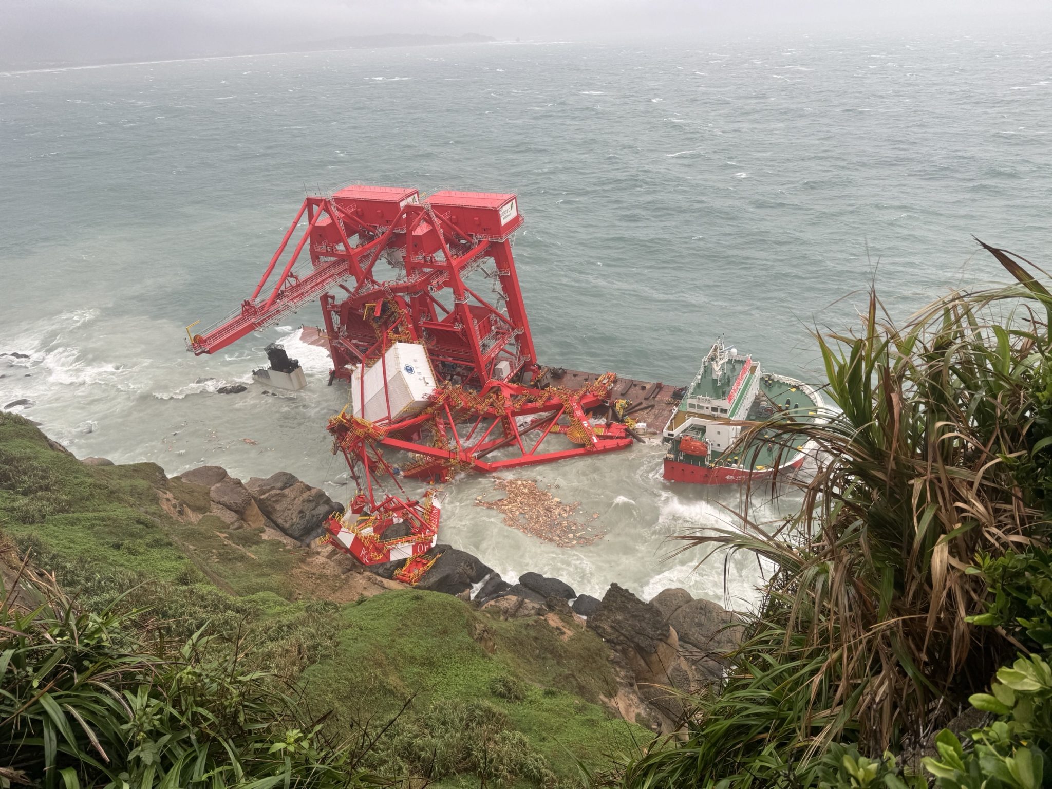 Yu Zhou Qi Hang wrecked along the coast