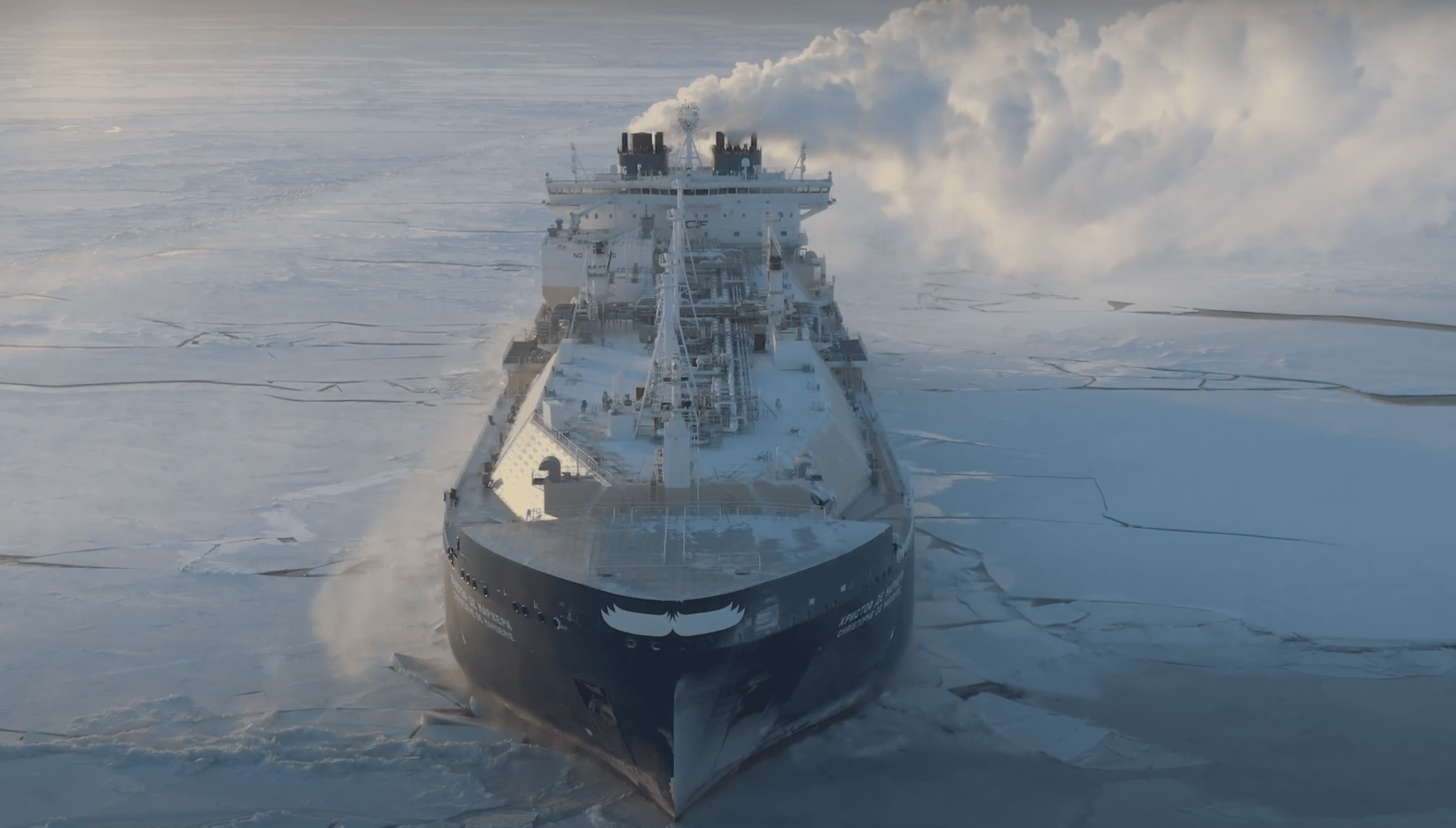 Gas Carrier Dashes Across Arctic Ocean in Just 10 Days Delivering Russian LNG to Asia